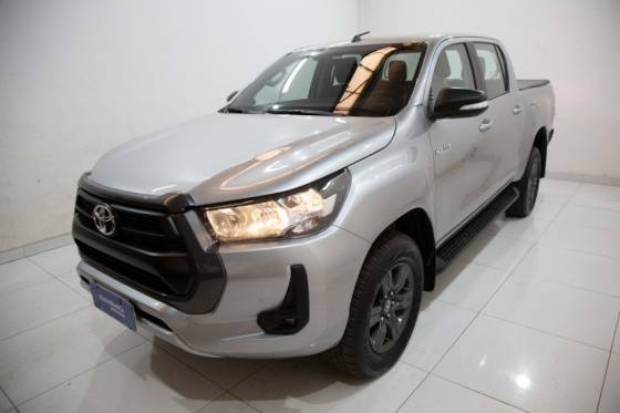 TOYOTA HILUX 2.8 D-4D TURBO DIESEL CD SR 4X4 AUTOMÁTICO
